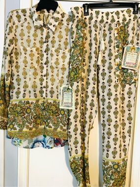 Aratta Mixed Floral Set SM 
Aratta Split Print Tunic 
Aratta Straight Leg Pants